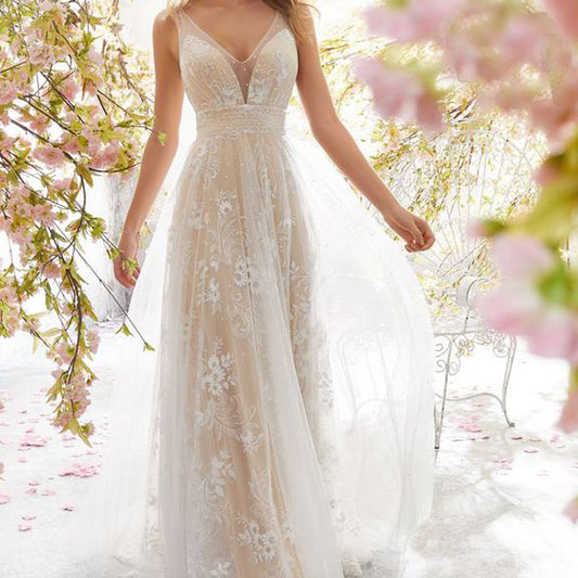 Women's V-neck Sleeveless Lace Wedding Dress